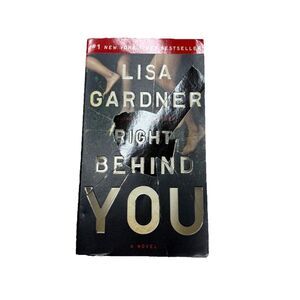 Right Behind You (FBI Profiler) - paperback Gardner, Lisa Book